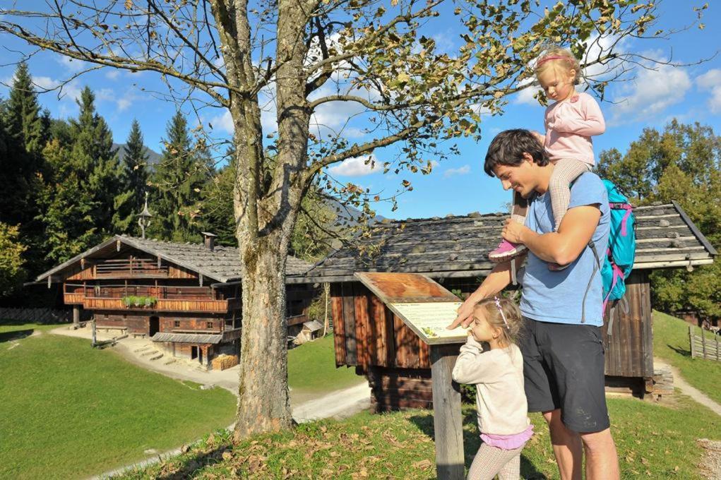 Ferienwohnung Josefine und Ihr Kavalier Kundl Exterior foto